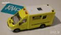 Жълт камион - бус линейка на сику / Siku, снимка 4
