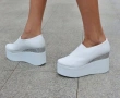 Обувки на платформа - бяла кожа и брокат - VBR90, снимка 2