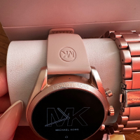 Часовник Michael Kors , снимка 6 - Смарт гривни - 44881672