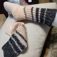 Ръчно плетени чорапи от вълна размер 36, снимка 2 - Дамски чорапи - 39662536