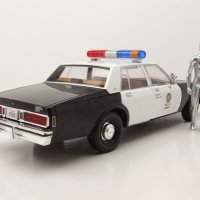 Chevrolet Caprice Metropolitan Police 1987 Terminator 2 - 1:18 на Greenlight моделът е нов в кутия, снимка 2 - Колекции - 43365849