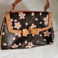 Продавам Louis Vuitton чанта   размер  размер   32  см / 22 см, снимка 1 - Чанти - 35594744