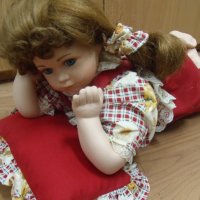 № 6442 стара порцеланова кукла   - размери - дължина 36 см , височина 17 см , снимка 2 - Други ценни предмети - 37646898