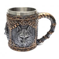 Код 95622 Стилна чаша от полирезин и метал с релефни декорации - вълк, снимка 1 - Чаши - 37044132
