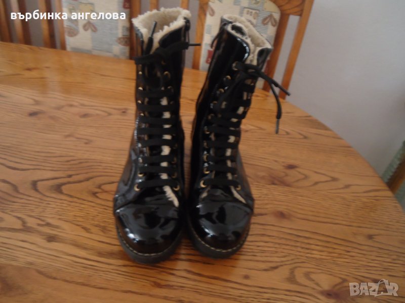 Дамски зимни обувки тип кубинки от естествена лачена кожа, снимка 1