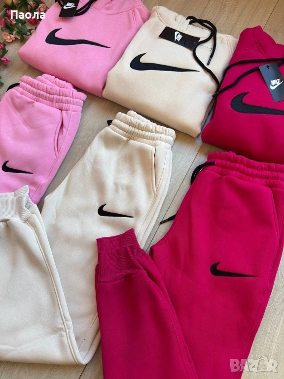 Дамски ватиран екип Nike, снимка 1