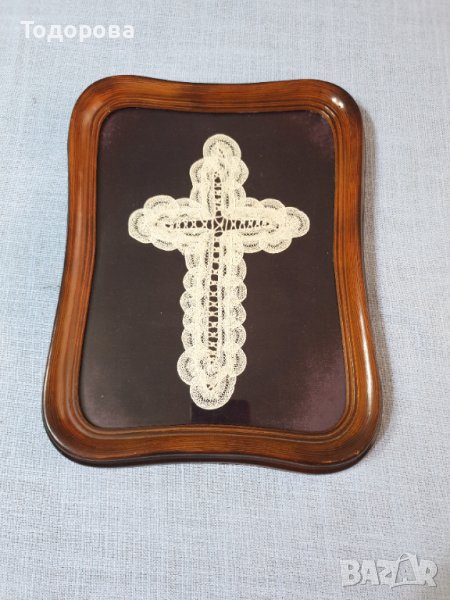Кръст от финна брюкселска дантела в рамка под стъкло, снимка 1