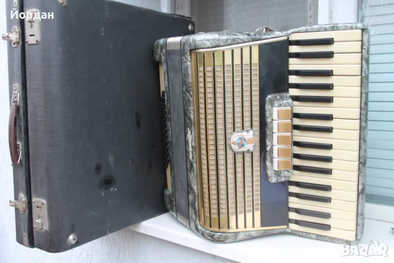 Немски акордеон ''Weltmaister'' 60 баса, снимка 1