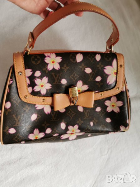 Продавам Louis Vuitton чанта   размер  размер   32  см / 22 см, снимка 1