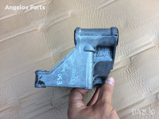 Стойката на генератора за BMW E30 E34 (M40 M42), снимка 4 - Части - 23058003