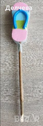 Оригинални парти свещи във форма на джапанка върху естествен бамбук,40 см 