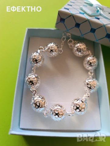 Нова, масивна сребърна гривна с топчета, в подаръчна кутия.