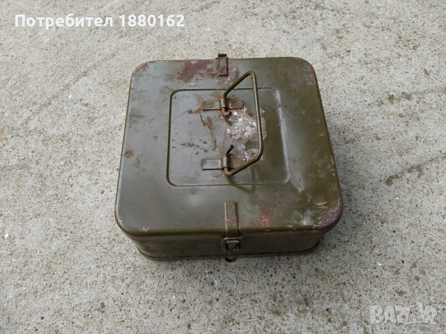 Стара военна метална кутия , снимка 3 - Антикварни и старинни предмети - 52433267