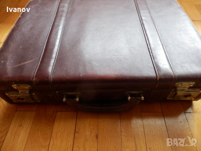 Стар кожен куфар