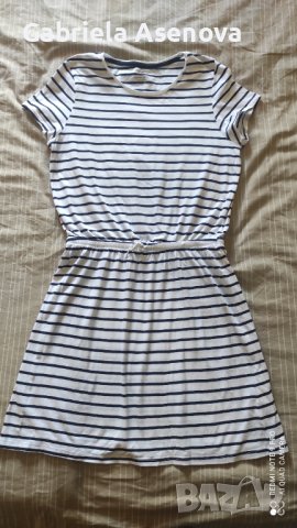 Роклички за близначки и мама