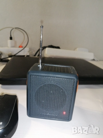 Радио с динамо и соларна батерия