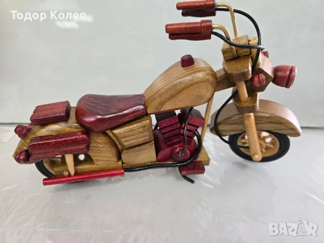 Сувенир мотор ръчна изработка от дърво.     