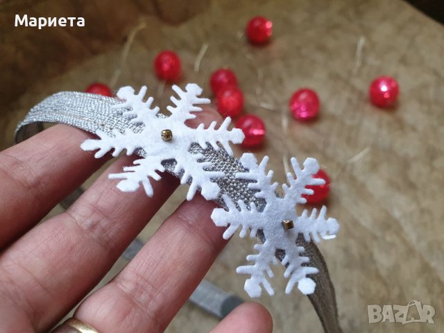 Диадеми със снежинки Сребърна диадема Червено Каре Коледна Диадема Аксесоари Коледен венец за глава, снимка 4 - Аксесоари за коса - 38435804