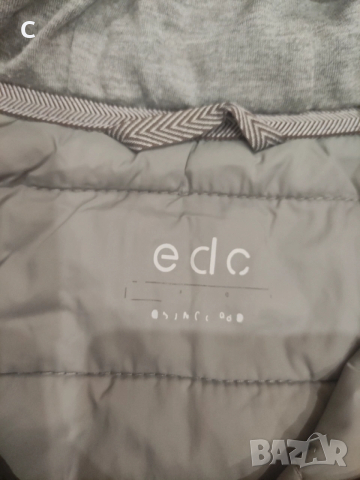 Преходно дамско яке на Есприт  като ново, снимка 4 - Якета - 53407375