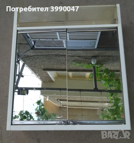 Шкафче за баня с осветление