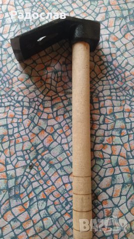 Стара тесла с дървена дръжка 