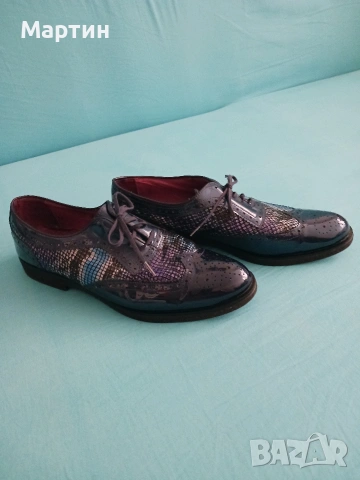 Дамски лачени обувки