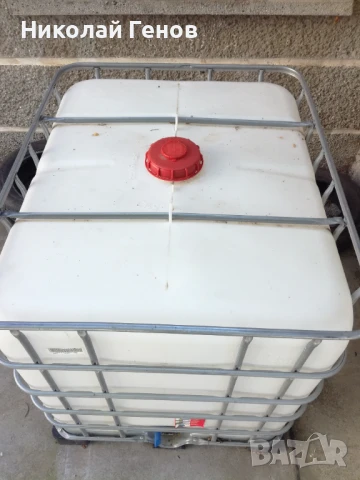 Продавам бидон 1000 литра, снимка 2 - Бидони, бурета и бъчви - 51430817