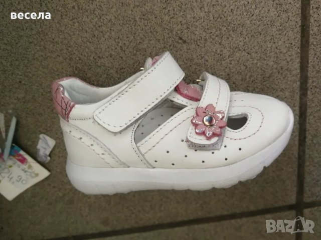 бели бебешки обувки, с залепване, ортопедични, подходящи за прохождане. , снимка 1