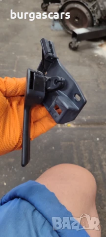 Ръчка отваряне преден капак Vw Touran - 40лв, снимка 2 - Части - 51295581