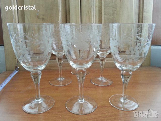 Ретро чаши за вино гравирани , снимка 1 - Антикварни и старинни предмети - 37348100