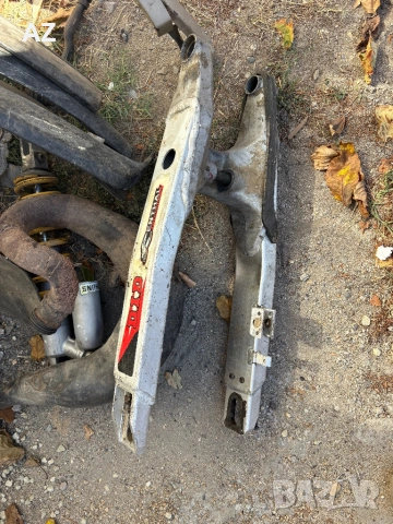 Гайда и задна вилка носач Honda cr250, снимка 3 - Части - 53419085
