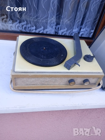 немски малък грамофон, снимка 3 - Грамофони - 52743408