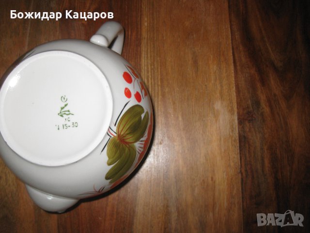 Огромен стар порцеланов чайник, произведен в СССР.  Цена 50 лева. Пращам по Еконт. За София, може и , снимка 5 - Сервизи - 44048502