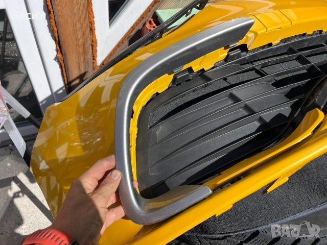 Декоративна лайстна във бронята за Renault Clio 4 RS, снимка 2 - Части - 51585069