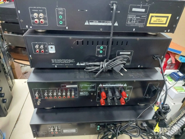 CD player Kenwood DP-2030, снимка 4 - Ресийвъри, усилватели, смесителни пултове - 50818017