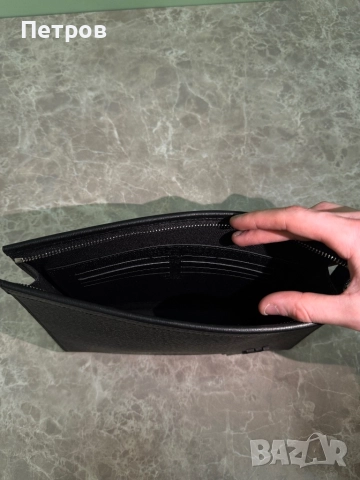 КАТО ЧИСТО НОВ Louis Vuitton Black Taiga Clutch , снимка 7 - Чанти - 52523438