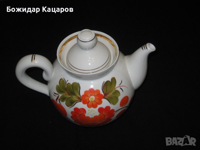 Огромен стар порцеланов чайник, произведен в СССР.  Цена 50 лева. Пращам по Еконт. За София, може и , снимка 2 - Сервизи - 44048502