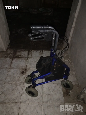 инвалидна проходилка, снимка 2 - Ролатори - 52384447