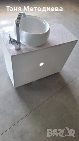 Реновиран бял шкаф за баня с модерна мивка тип купа и луксозна батерия, снимка 12 - Мивки - 51129855