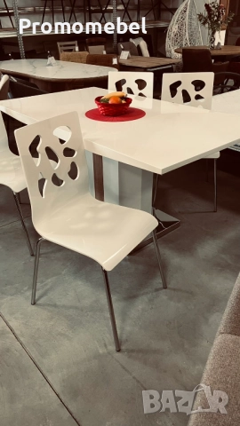Трапезна маса МДФ плот бял лак и хромирана основа