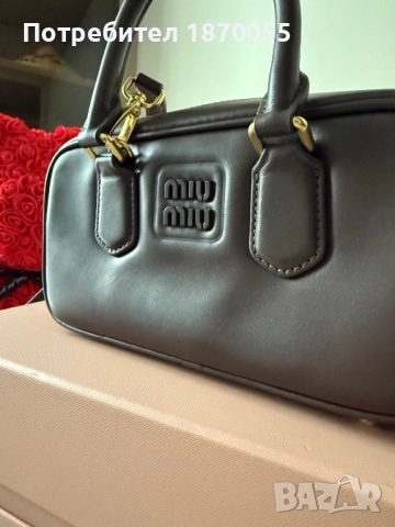 Оригинална кожена чанта Miu Miu Arcadie, снимка 10 - Чанти - 52875371