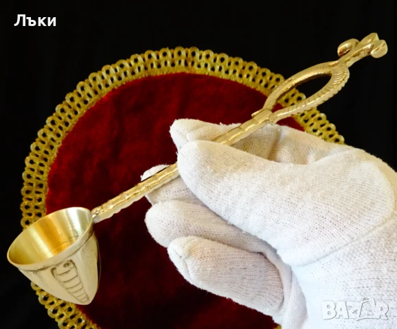 Бронзов гасител за свещи,бурбонска лилия,барок. 