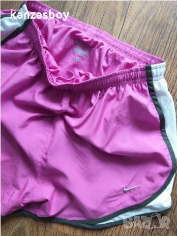 nike - страхотни дамски шорти КАТО НОВИ, снимка 3 - Спортни екипи - 33050154
