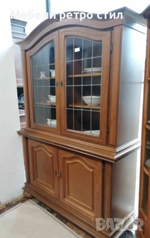 Винтидж шкаф / витрина от масивно дърво с красива извита линия и оригинални стъклени врати., снимка 6 - Шкафове - 53498032