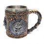 Код 95622 Стилна чаша от полирезин и метал с релефни декорации - вълк