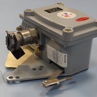 позиционер Dresser Masoneilan 8013-057 pneumatic valve positioner, снимка 4 - Резервни части за машини - 37203565