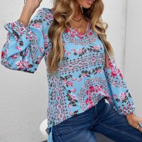 Дамска блуза в светлосиньо с принт на цветя, снимка 2 - Блузи с дълъг ръкав и пуловери - 40526078