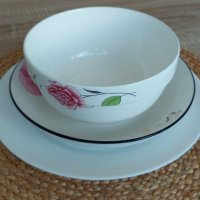 Троен сет за хранене в розово и бяло голяма чиния, по-малка чиния и купа, снимка 1 - Сервизи - 40222960