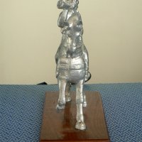Продавам стара метална колекционерска статуетка. Конник., снимка 4 - Статуетки - 34773506