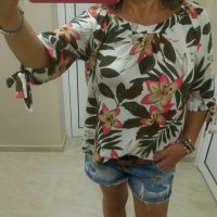 Блуза/риза на цветя с ластик на деколтето , снимка 1 - Ризи - 37973391